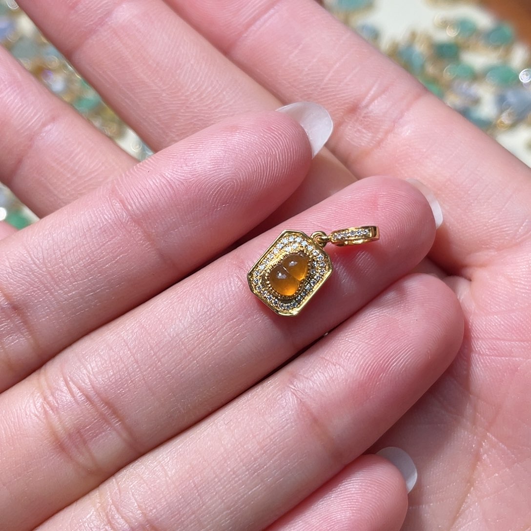 翡翠吊坠(不含链)18K金镶嵌