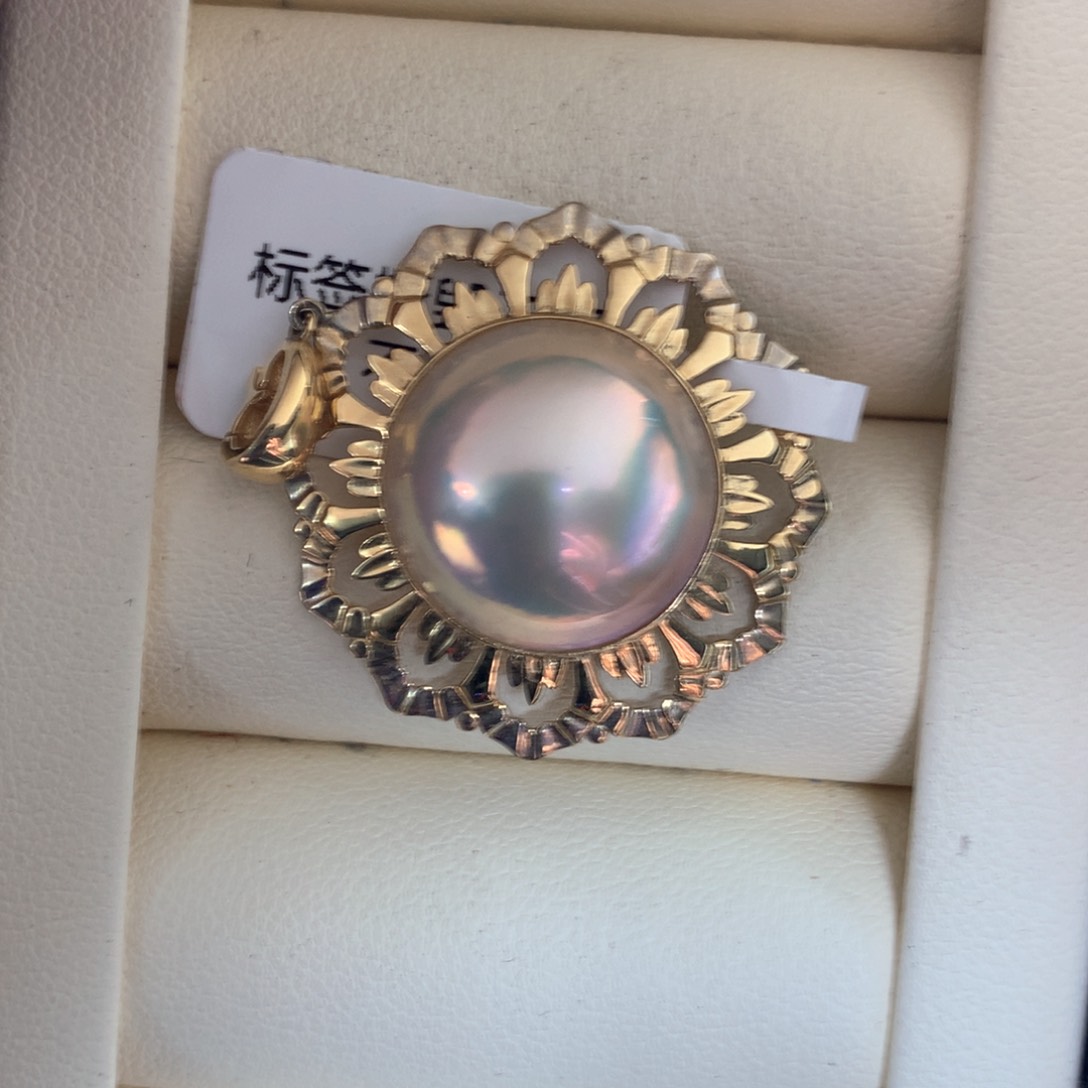 拼合珍珠（马贝珠）颈饰18K金镶嵌