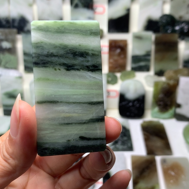 *****独山玉未镶嵌颈饰