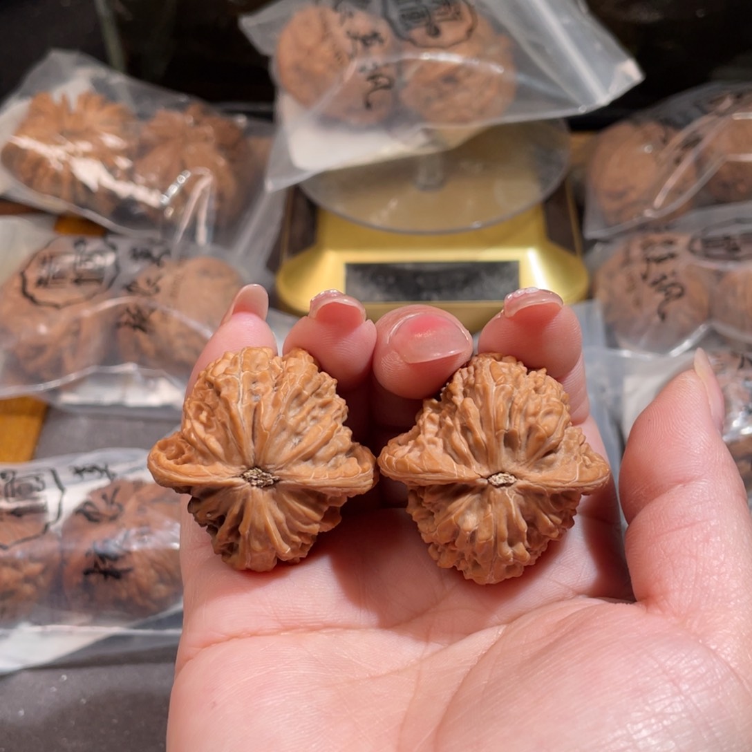 文玩核桃吊坠内****.37磨盘