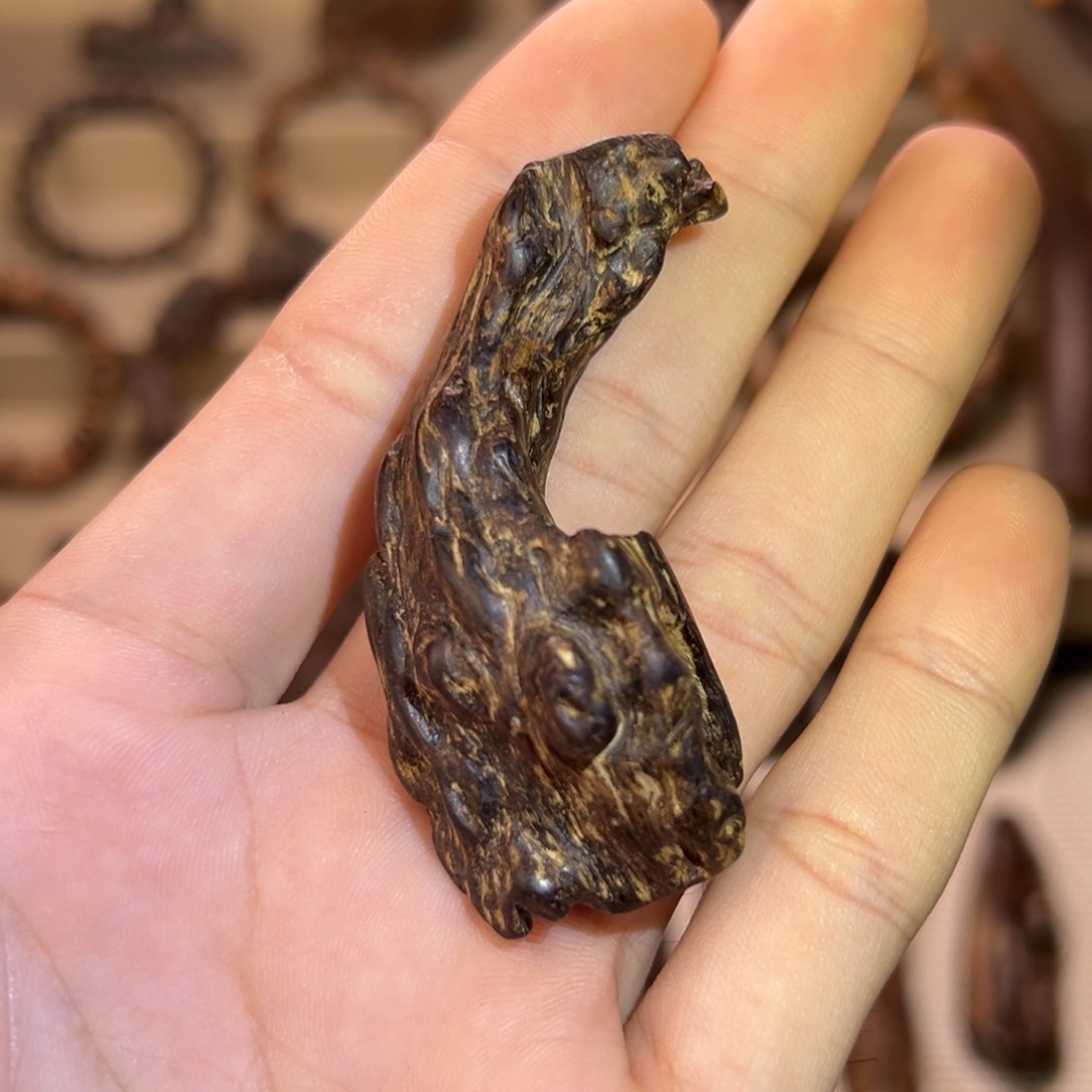 沉香吊坠达拉干虫漏9.63克