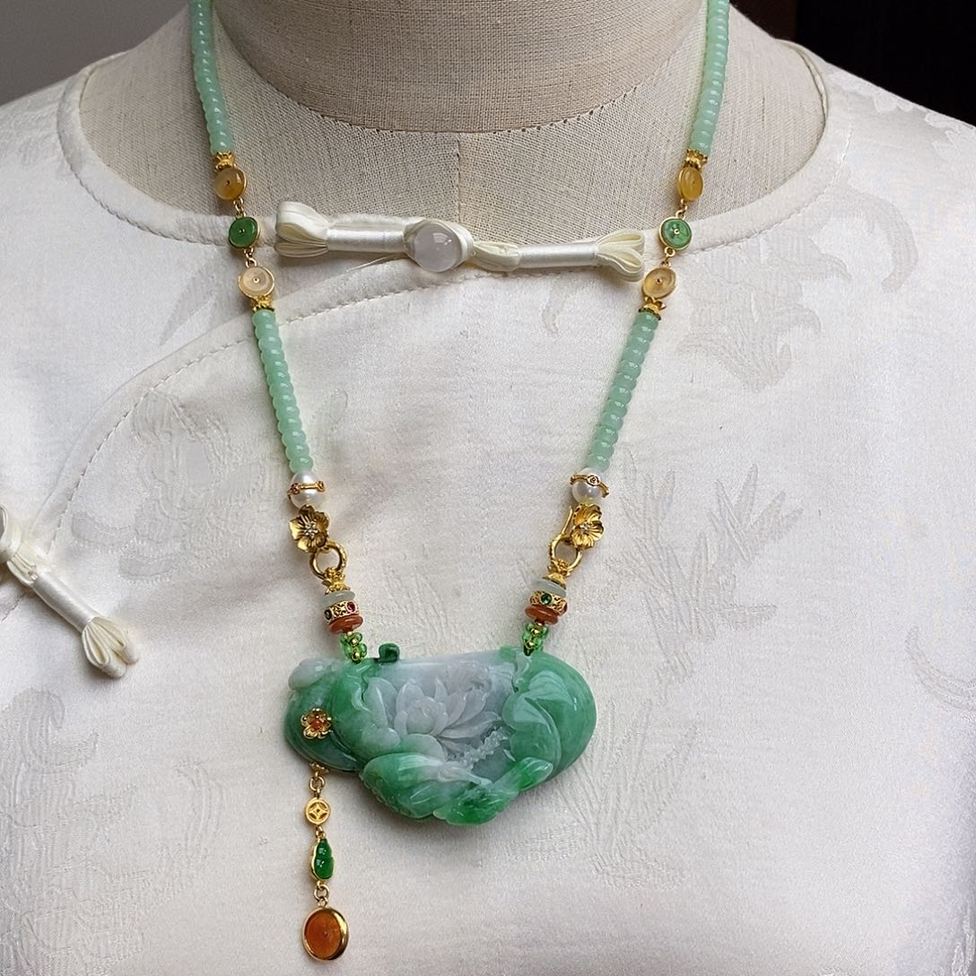 翡翠颈饰未镶嵌天然