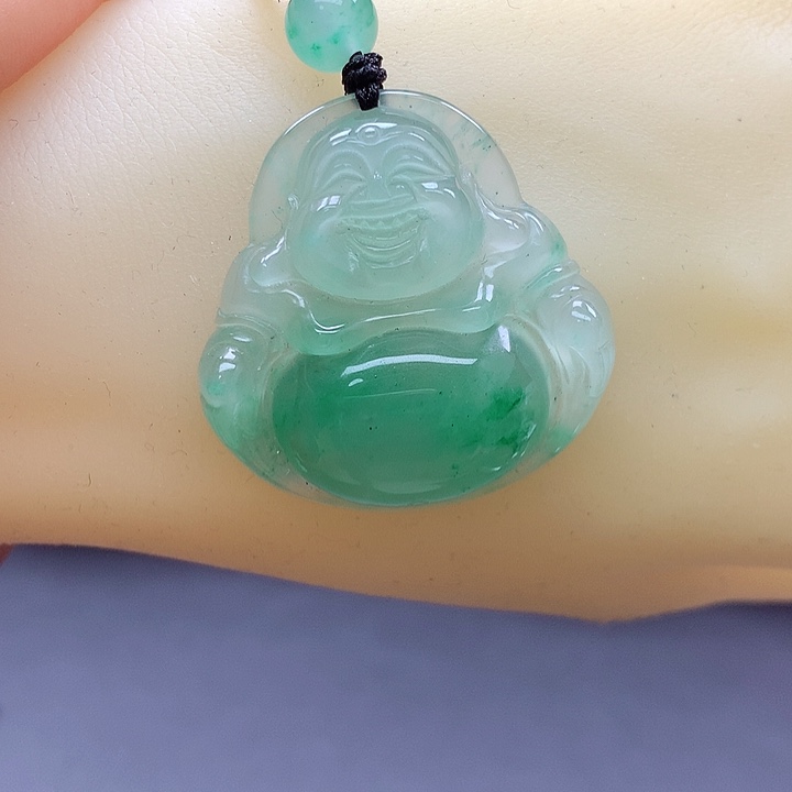 石英质玉颈饰未镶嵌五**?