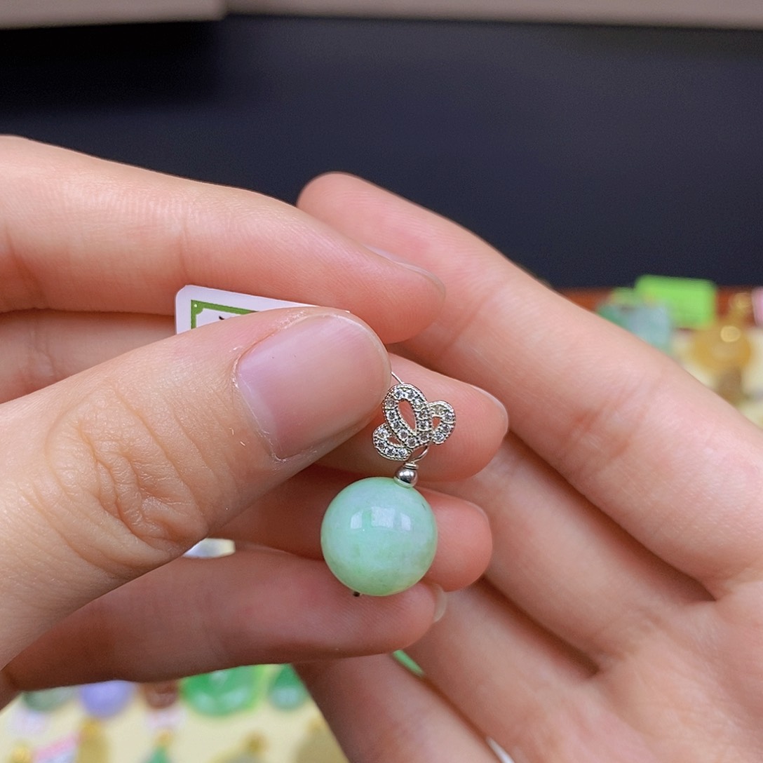 翡翠颈饰未镶嵌翡翠