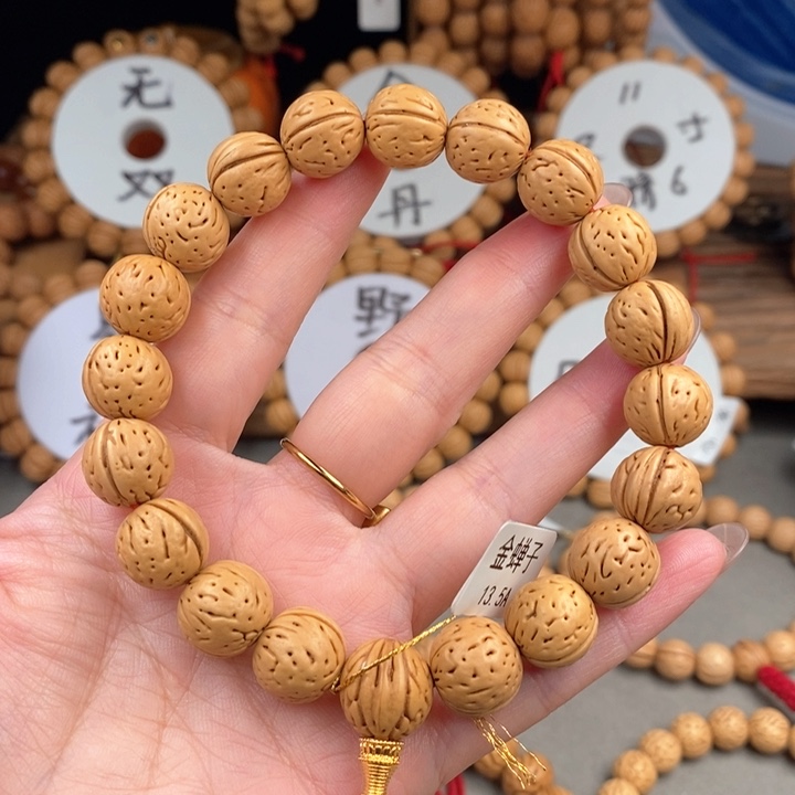 桃核手串金蝉子13.5A抛光板误差0.5