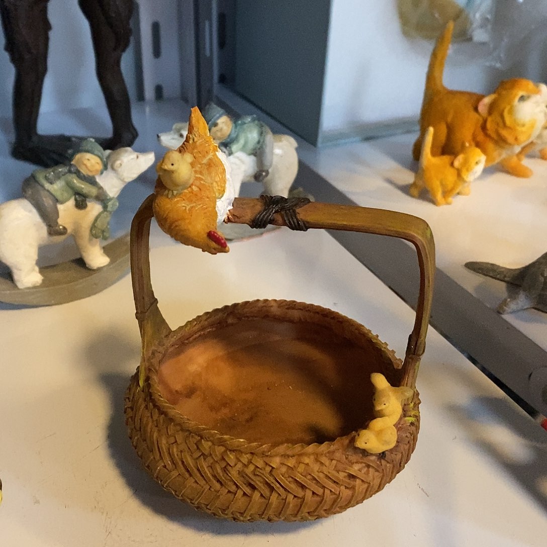 树脂制品小提蓝摆件