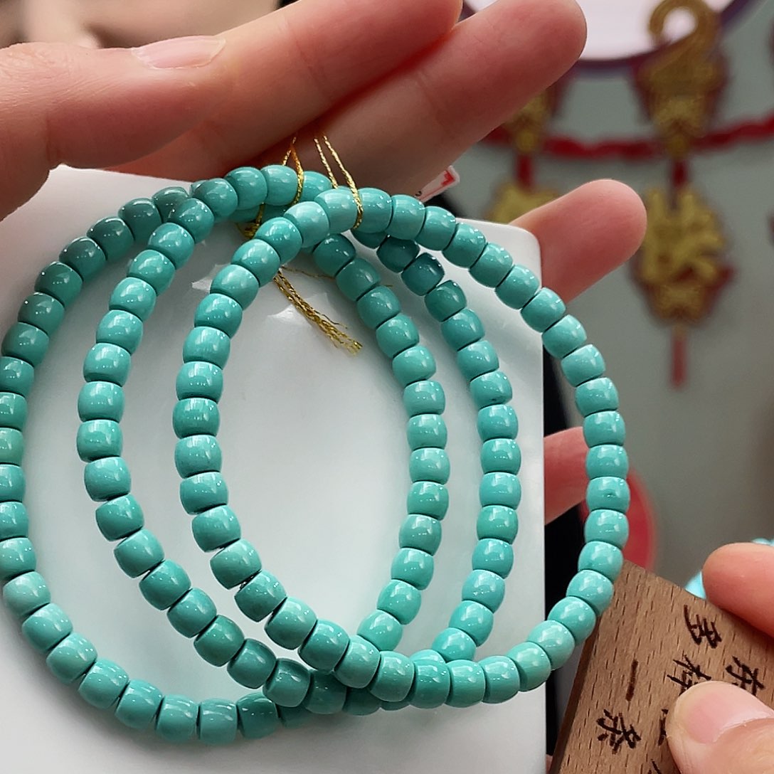 绿松石颈饰未镶嵌