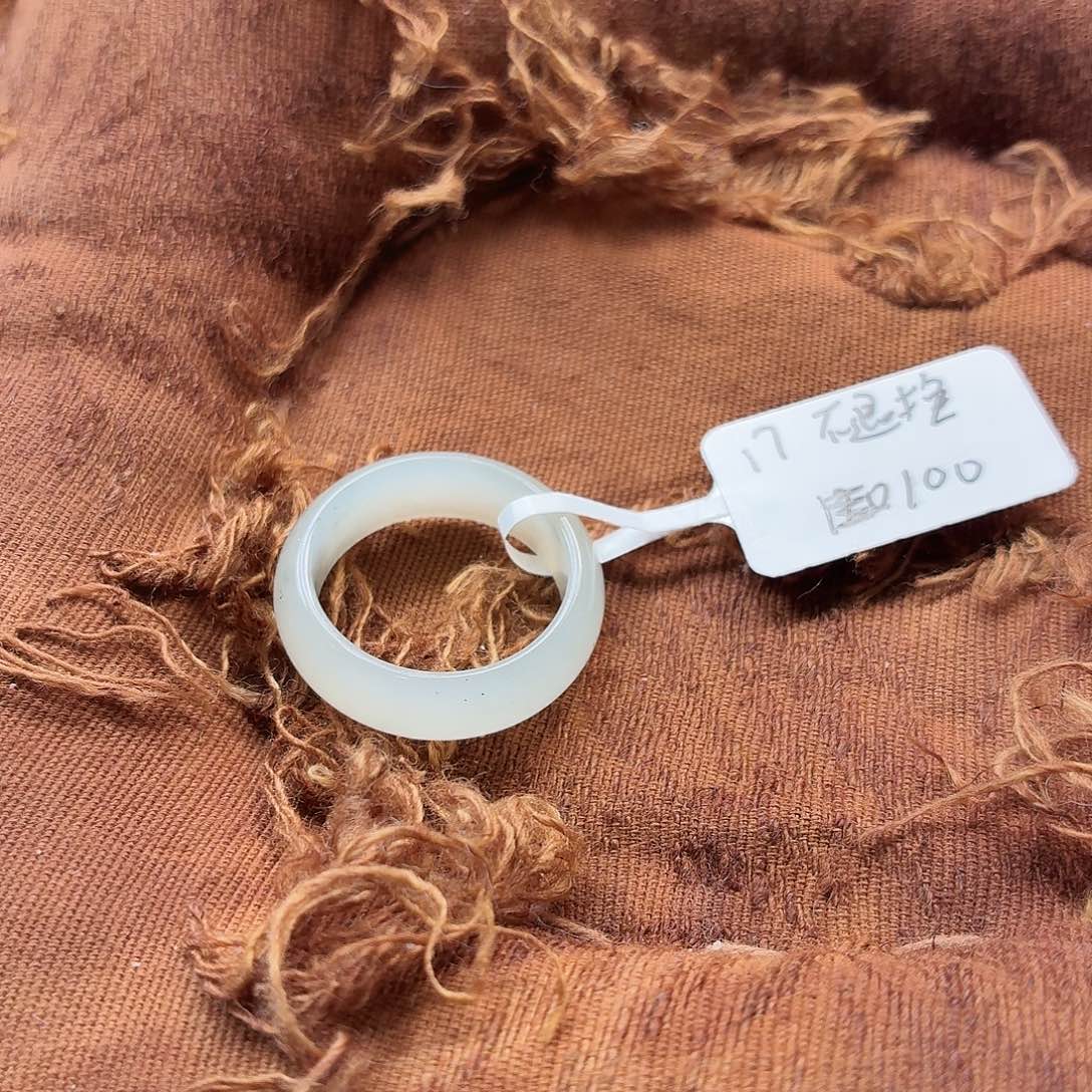 和田玉未镶嵌戒指白玉细条（微瑕）