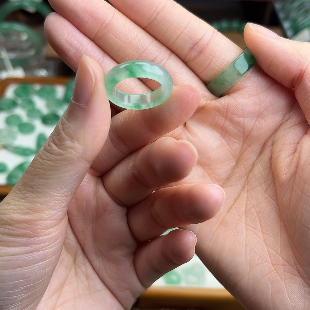 石英质玉（非洲翠）未镶嵌戒圈圈口11