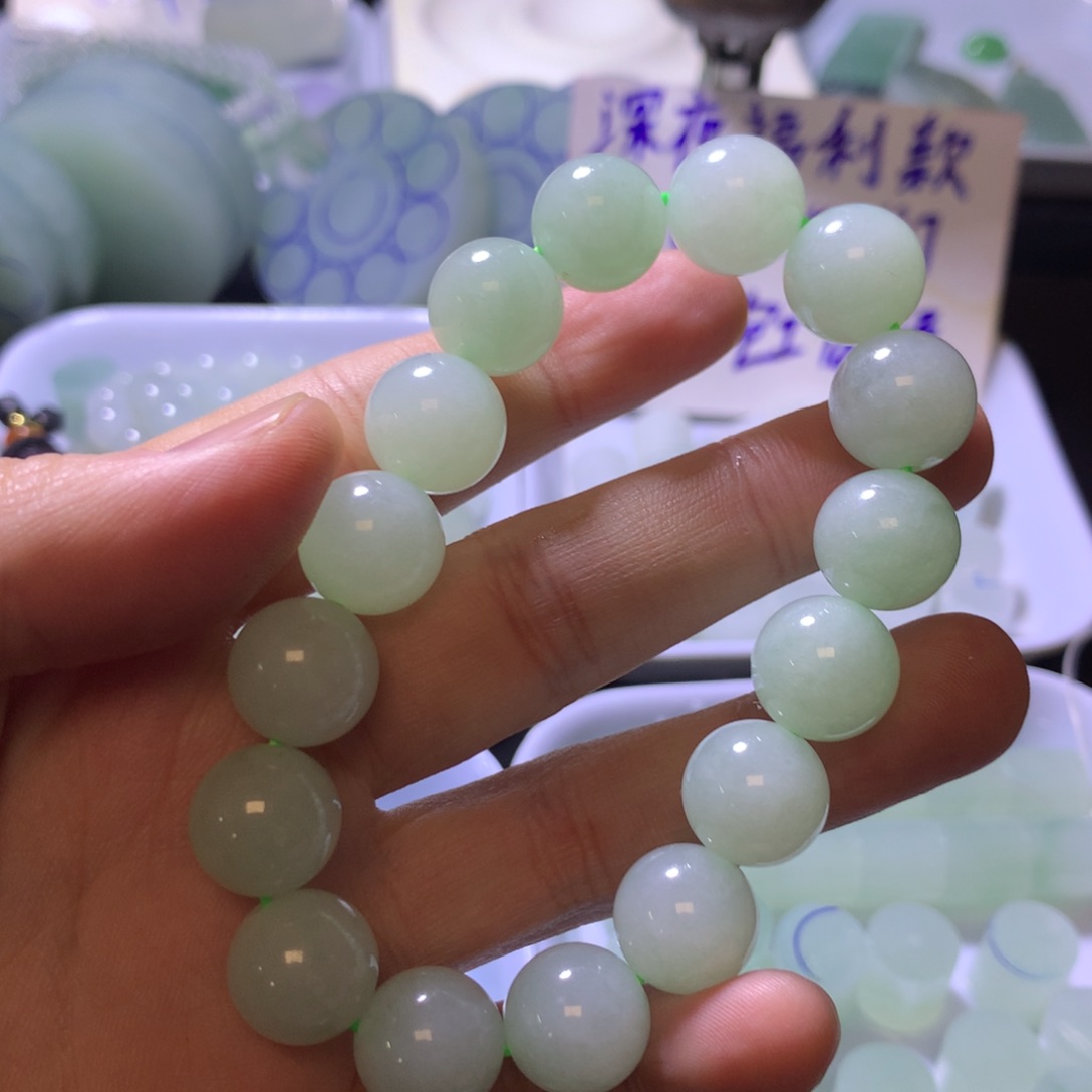 未镶嵌手链翡翠深夜放漏，甜甜绿底手串