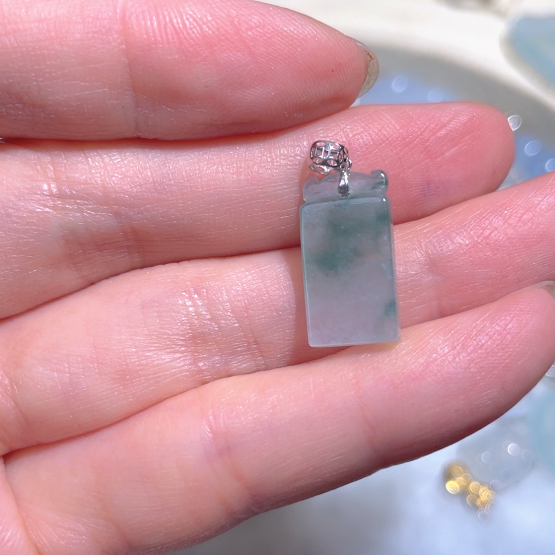 翡翠颈饰18K金镶嵌翡翠