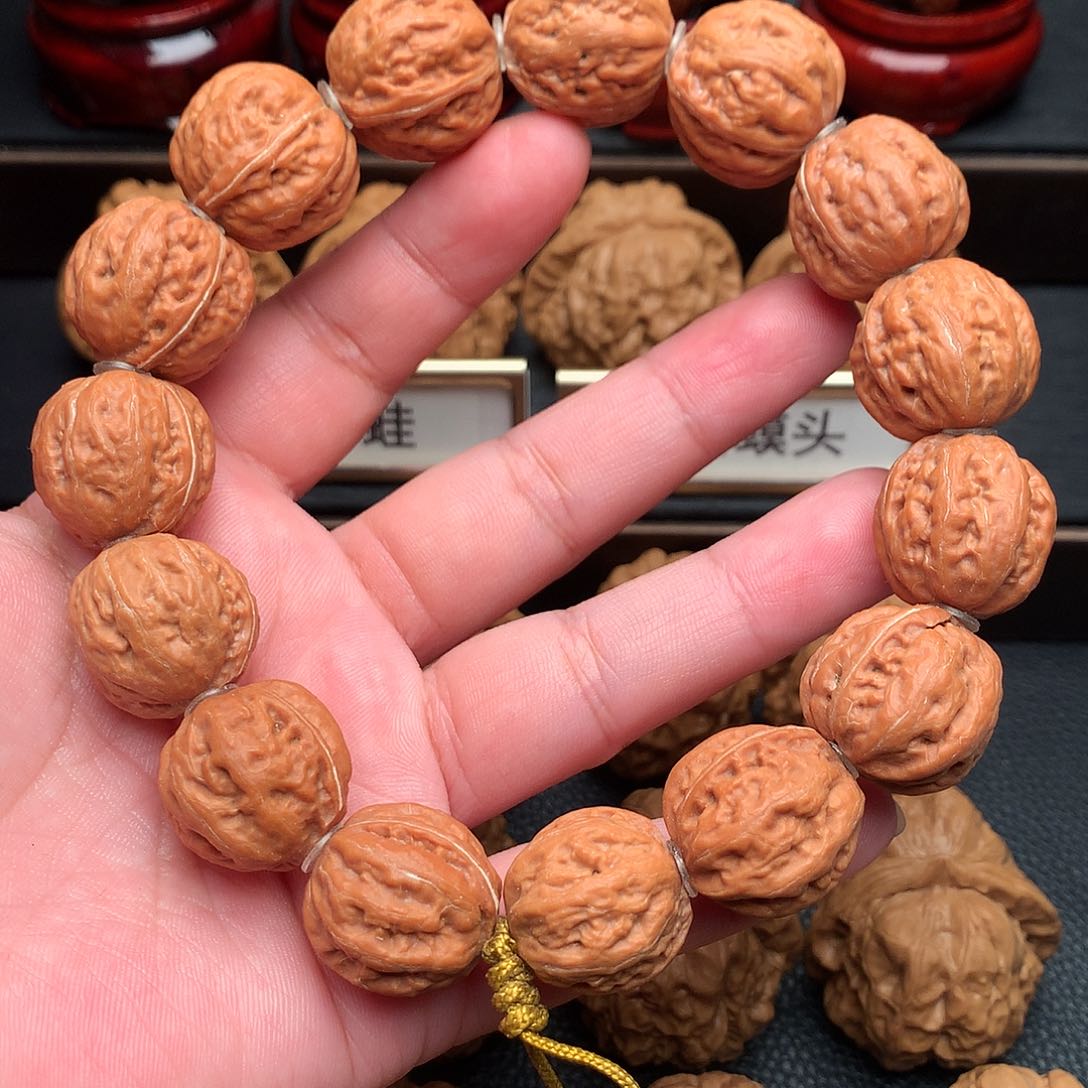 文玩核桃吊坠228号野生手持