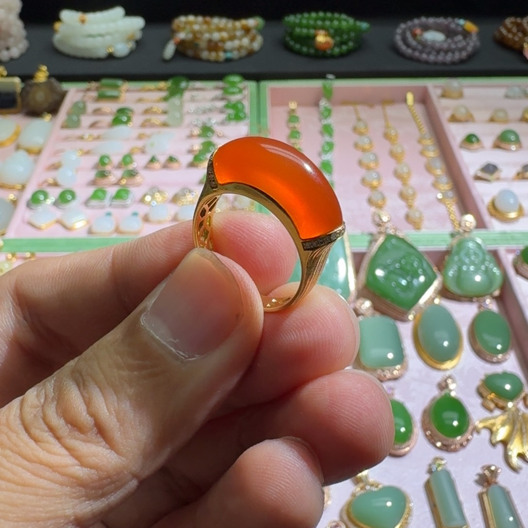 南红玛瑙戒指18K金镶嵌吉**米保山河湾冰红戒指