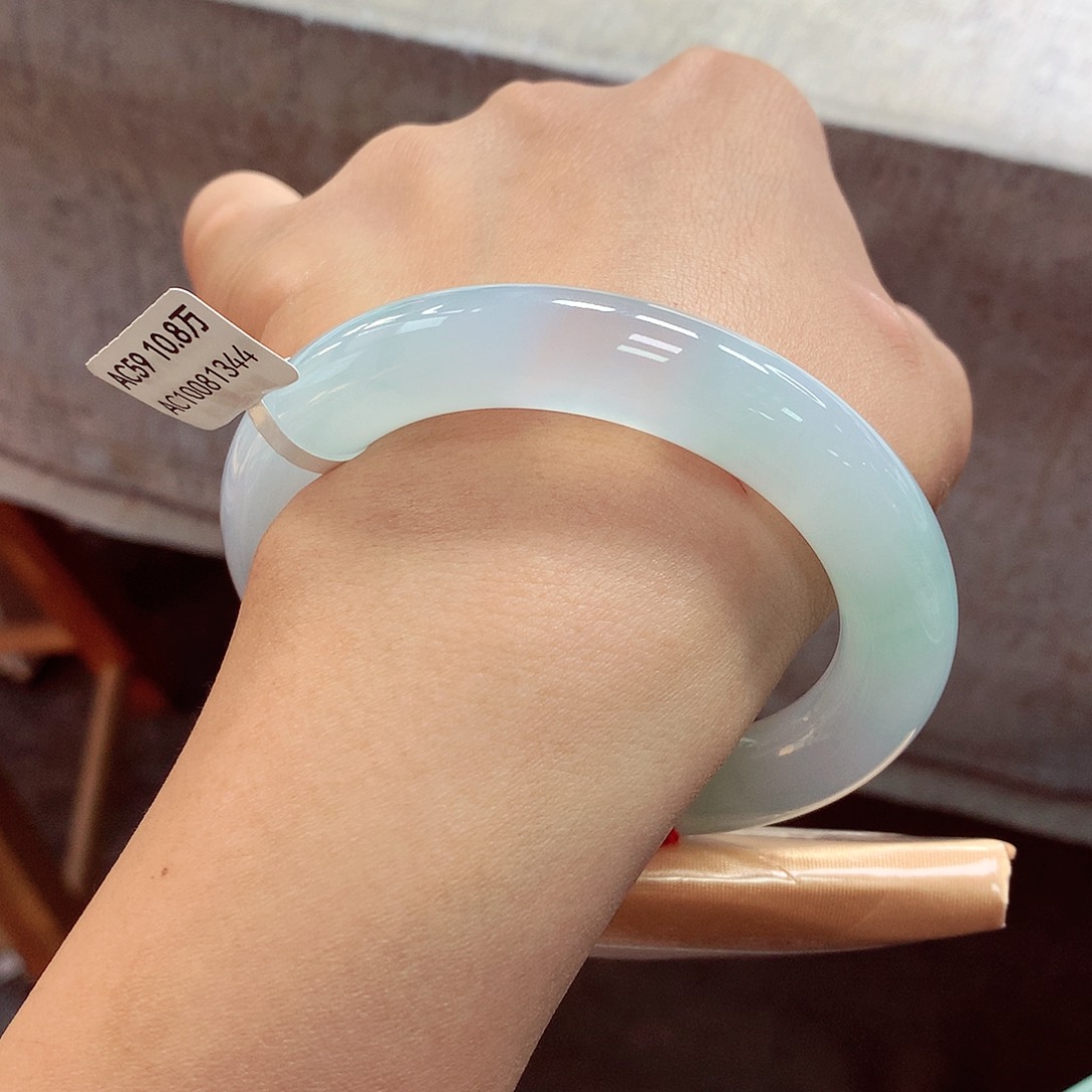 翡翠手镯（圆镯）未镶嵌（86号）66