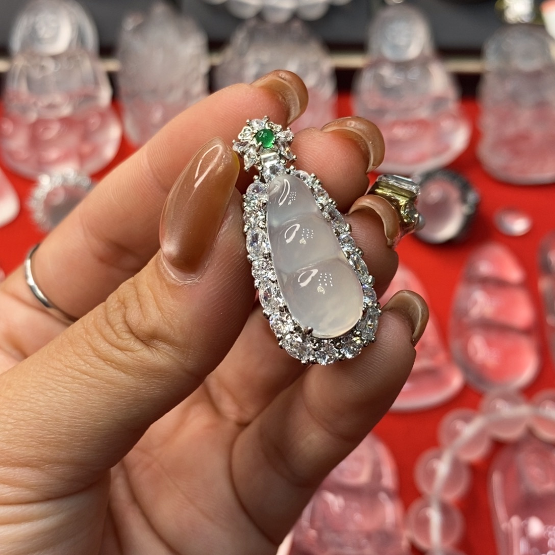 石英质玉合金吊坠赠链