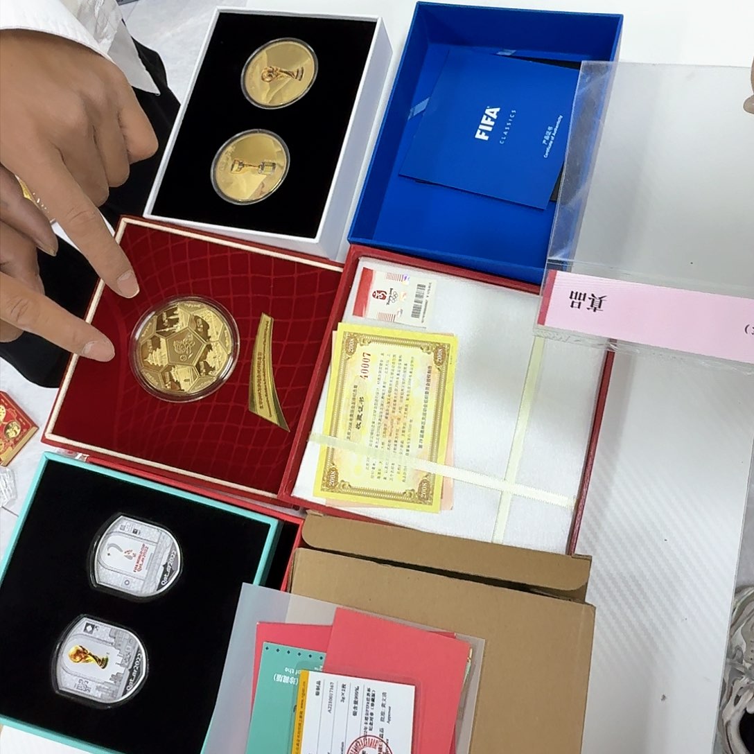 其他普通金属FIFA章加奥运章加银