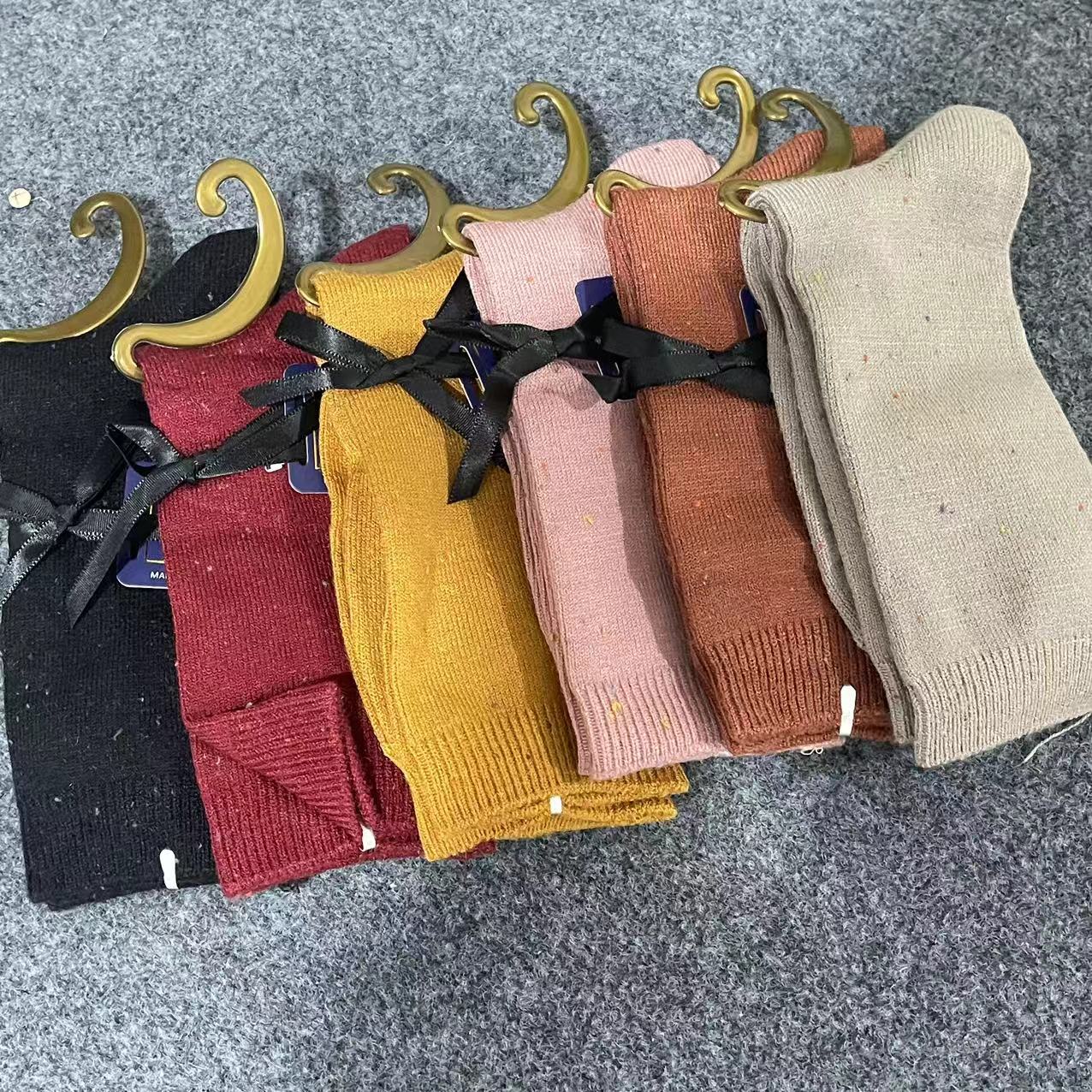 9063中筒羊毛点子纱女袜纯色袜