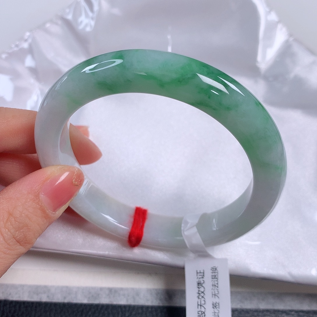 翡翠手镯未镶嵌 正圈①①⑧