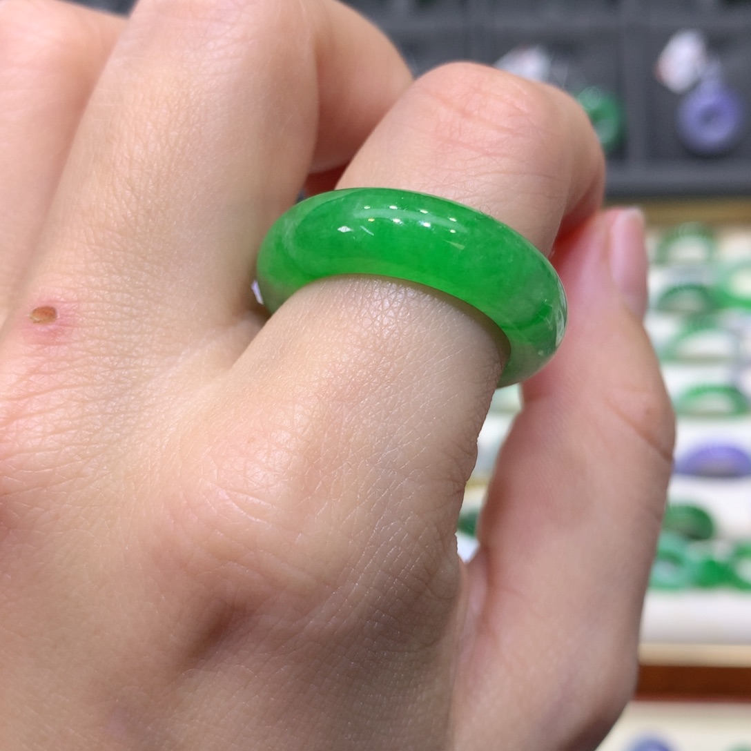翡翠戒指未镶嵌翡翠
