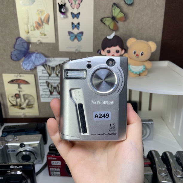 9新 Fujifilm/富士 富士1700z 功能正常 送电池充电器 电池盖微翘