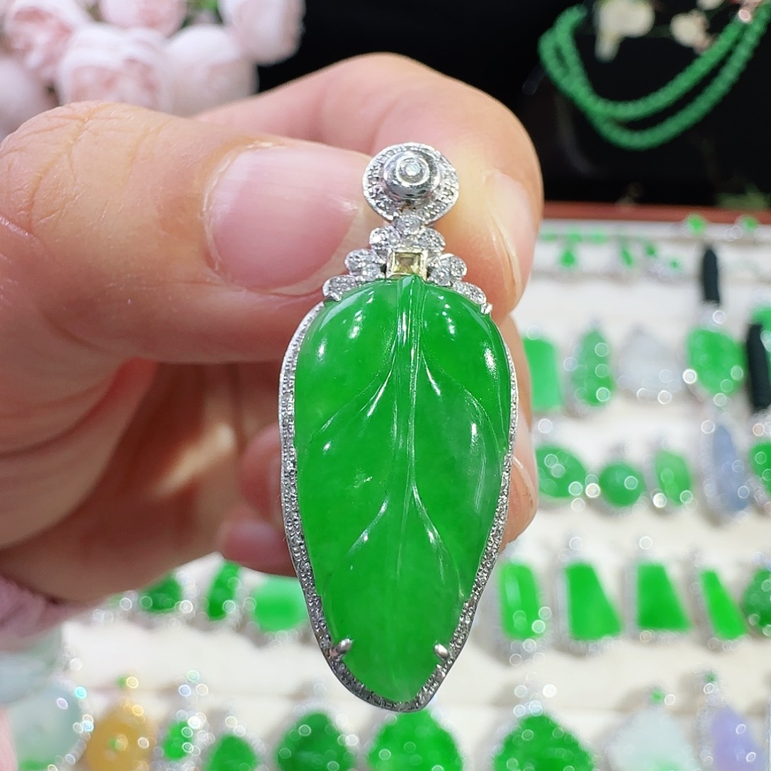 翡翠吊坠(不含链)18K金镶嵌