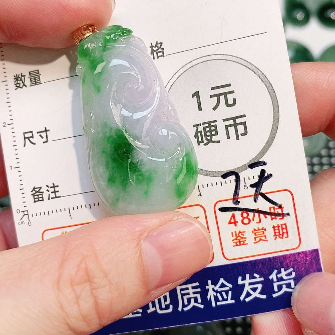 翡翠颈饰18K金镶嵌吊坠