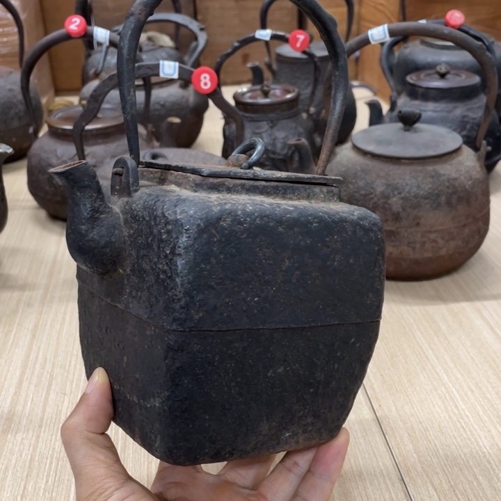 藏六造四方角形壶