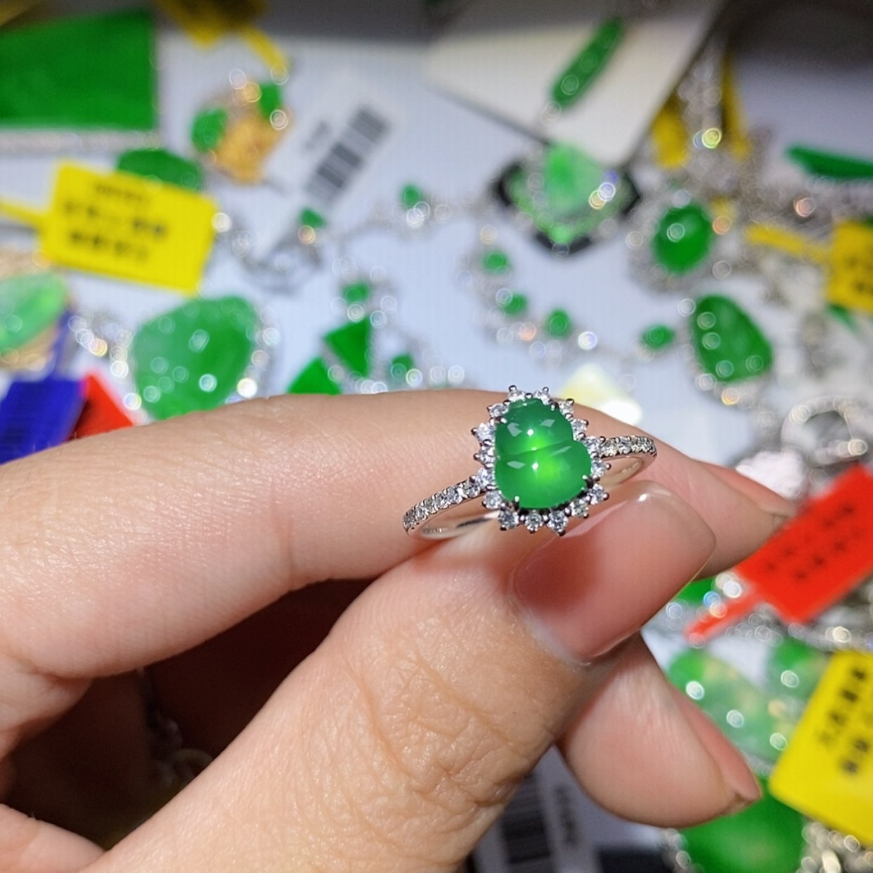 【闪购商品】翡翠颈饰18K金镶嵌…****心戒指