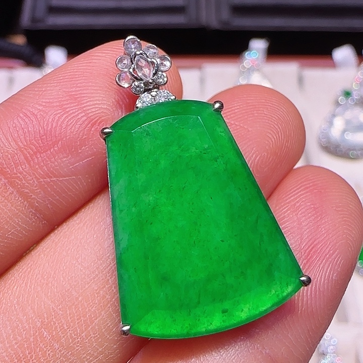 翡翠吊坠(不含链)18K金镶嵌吊坠