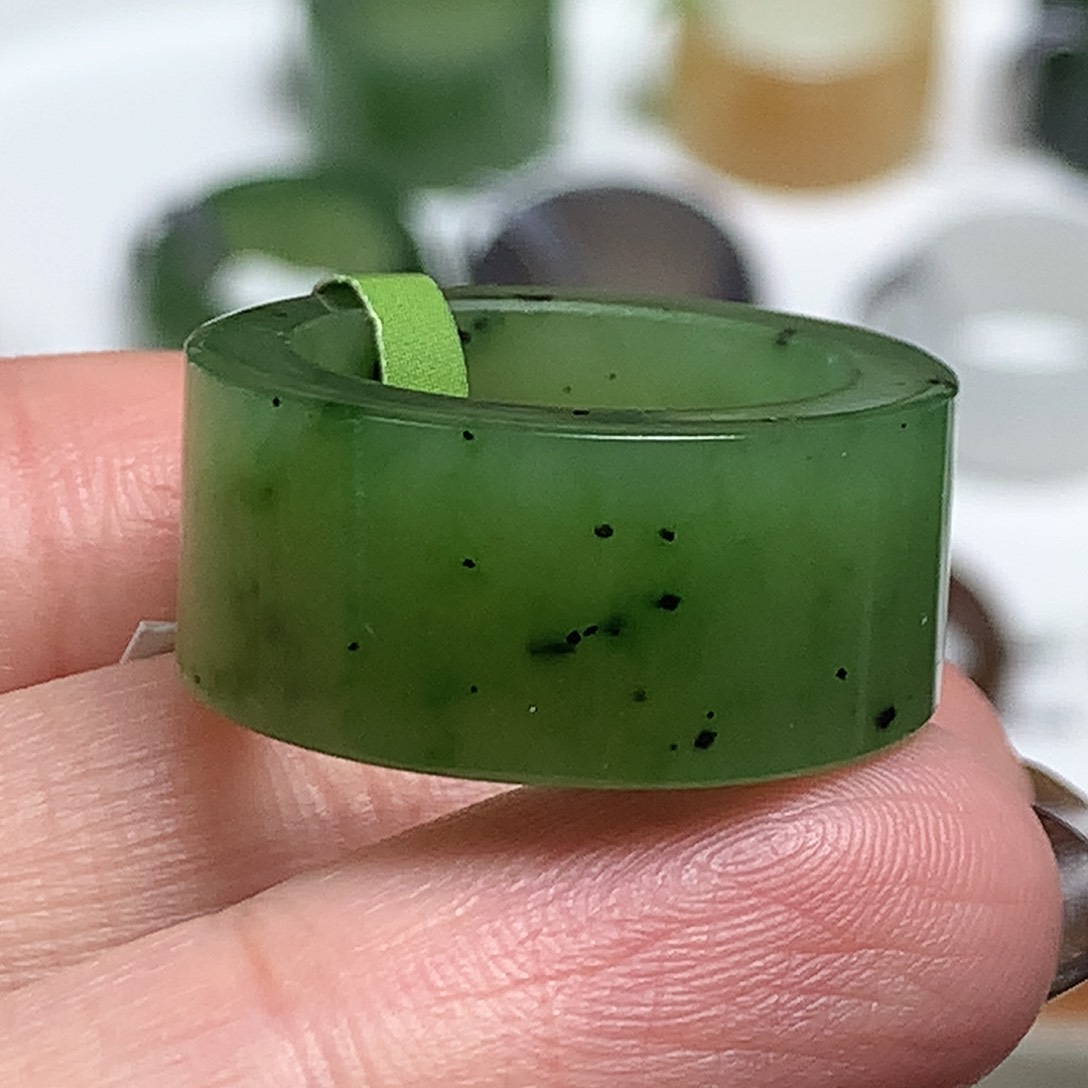 未镶嵌戒指和田玉