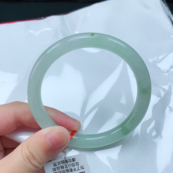 翡翠手镯未镶嵌53圈