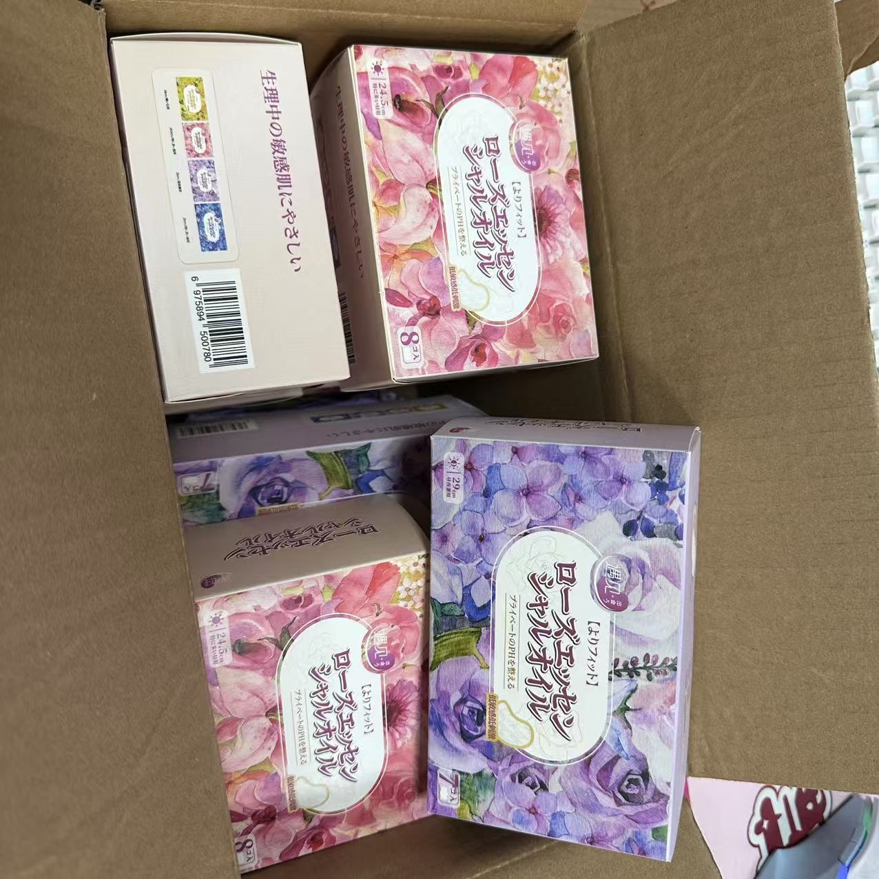 卫生巾柔顺护理抑菌