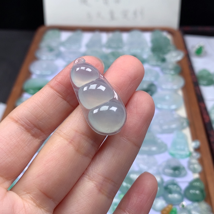 颈饰未镶嵌翡翠冰种福豆