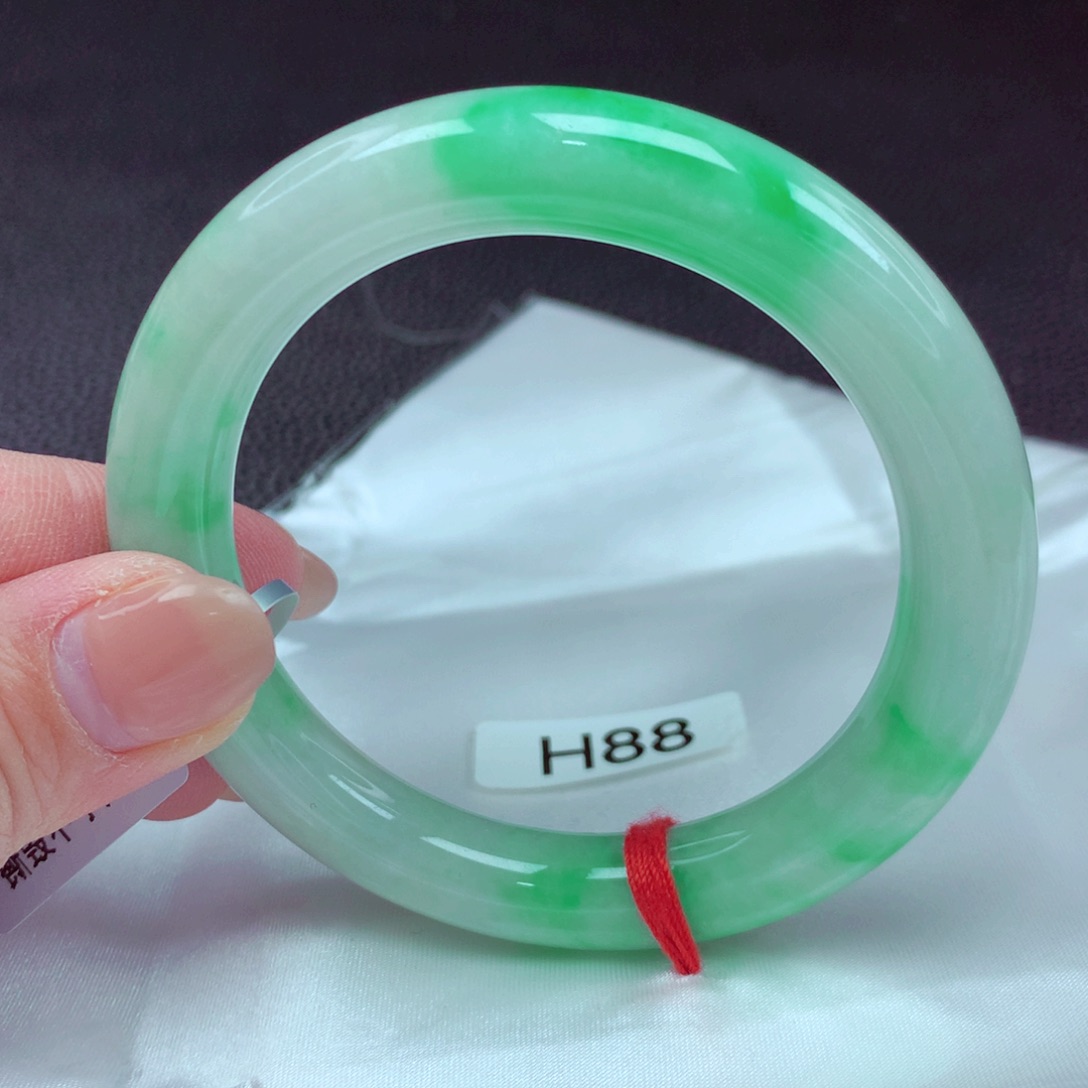 翡翠手镯未镶嵌手镯88