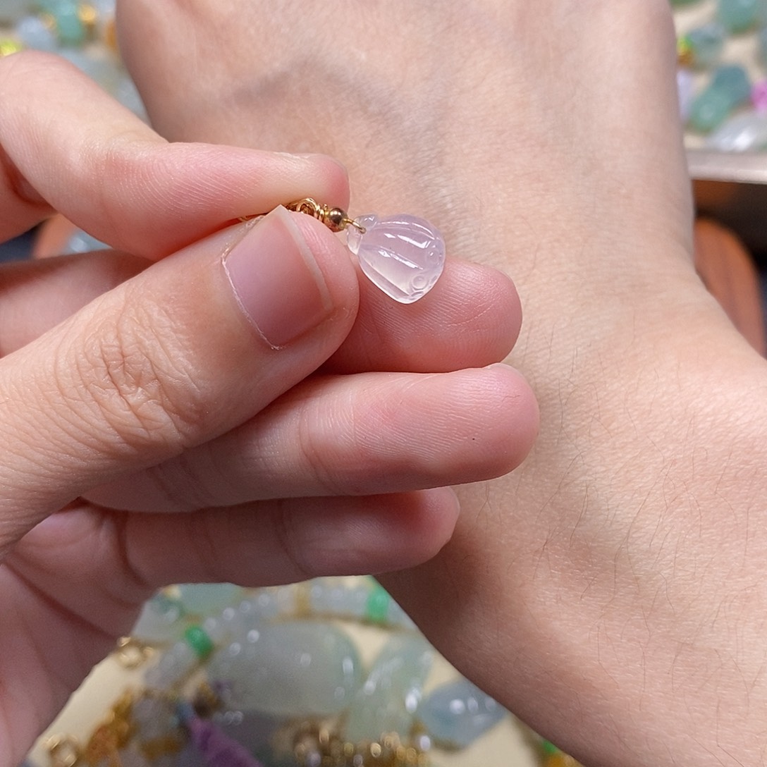 翡翠未镶嵌颈饰闪