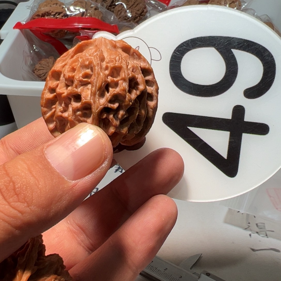 R***.文玩核桃，白色49号