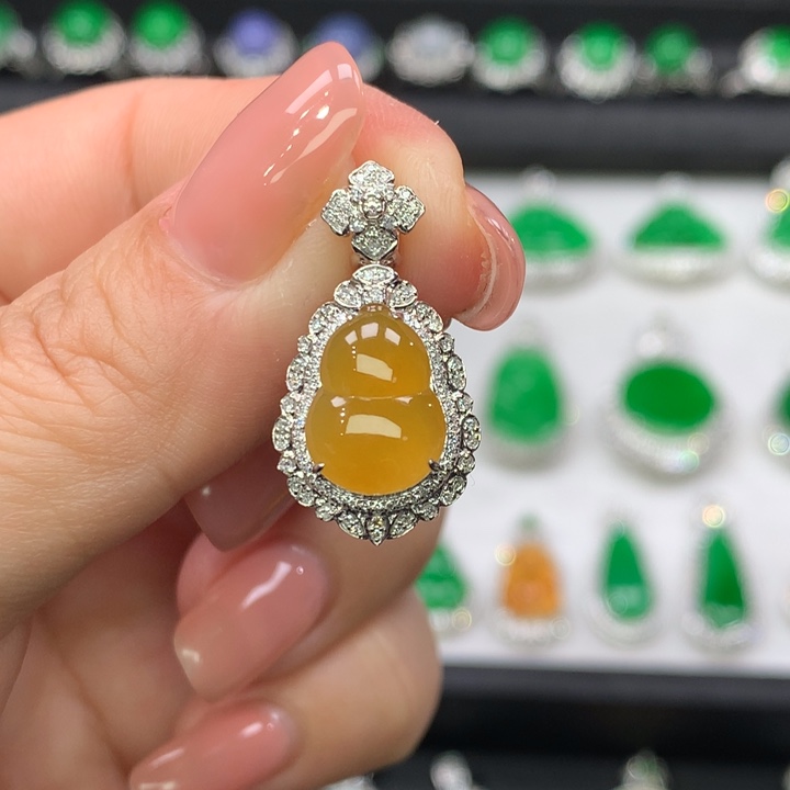 翡翠吊坠(不含链)18K金镶嵌