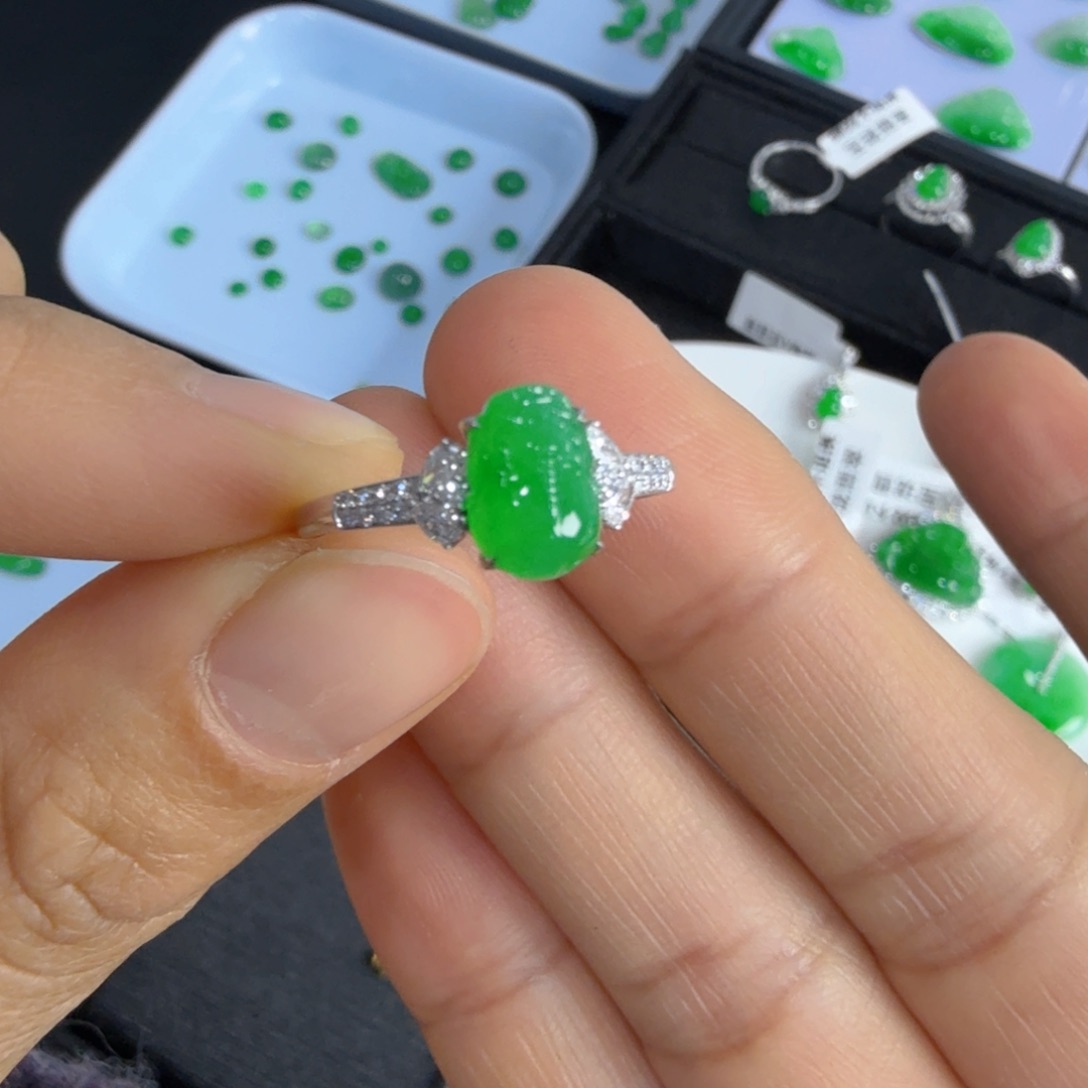 翡翠吊坠(不含链)18K金镶嵌貔貅