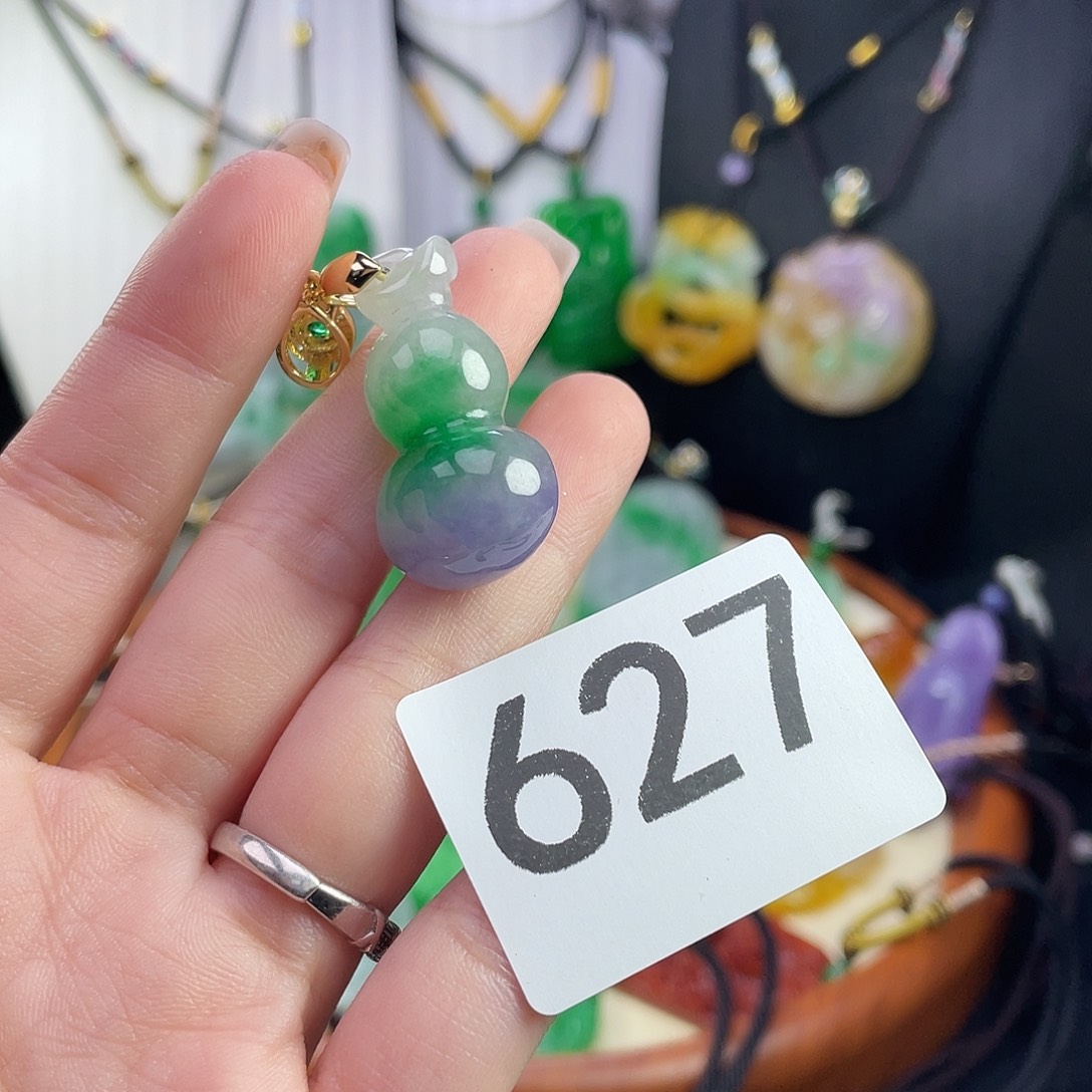 翡翠未镶嵌吊坠(赠链)