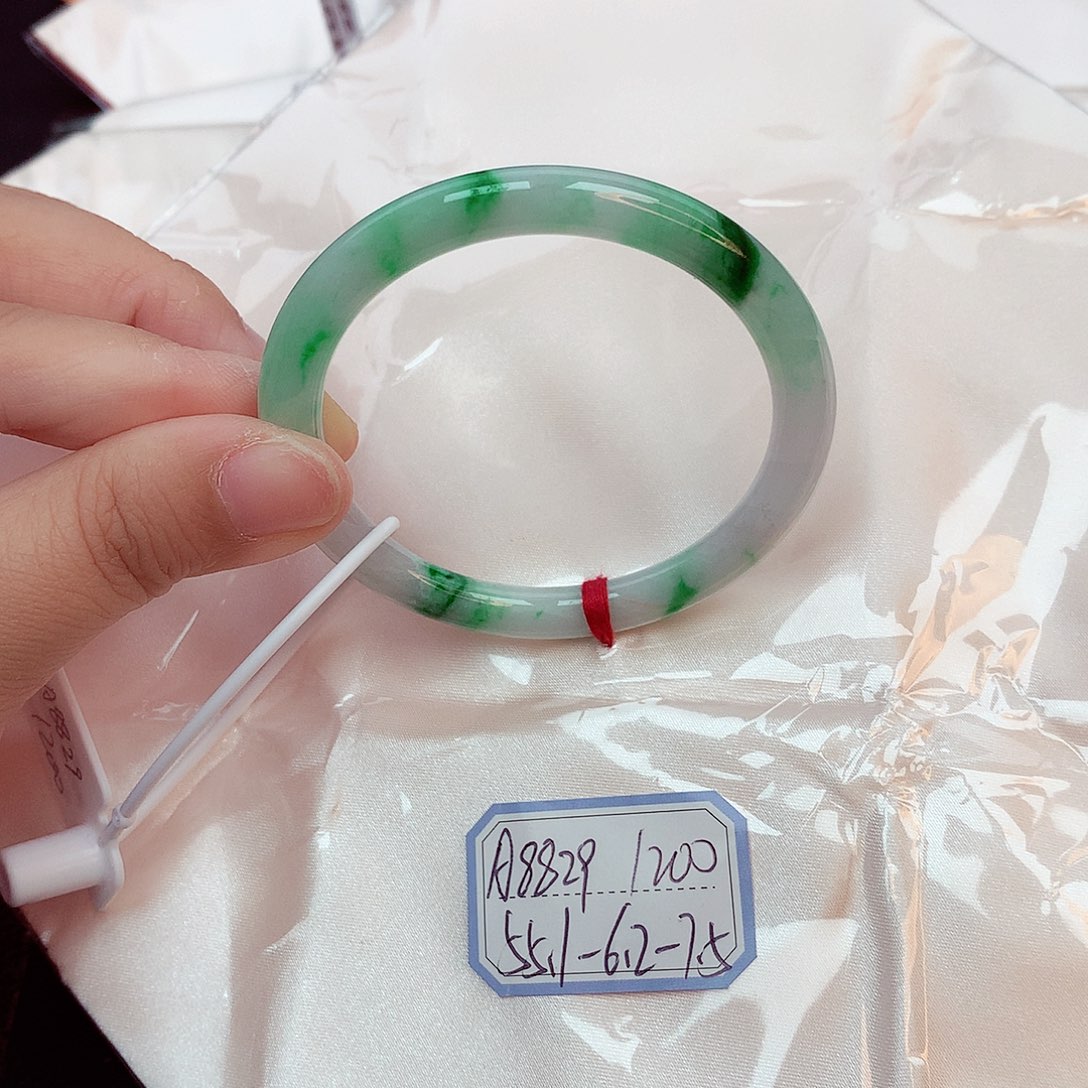 翡翠手镯未镶嵌天然缅甸翡翠A货
