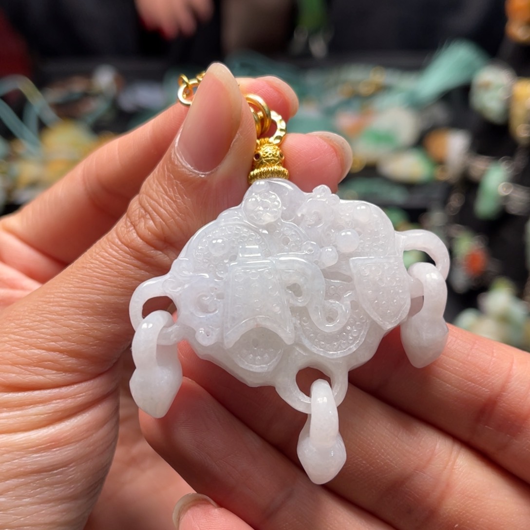 翡翠颈饰未镶嵌Ccvvvvvggghhhhhhh