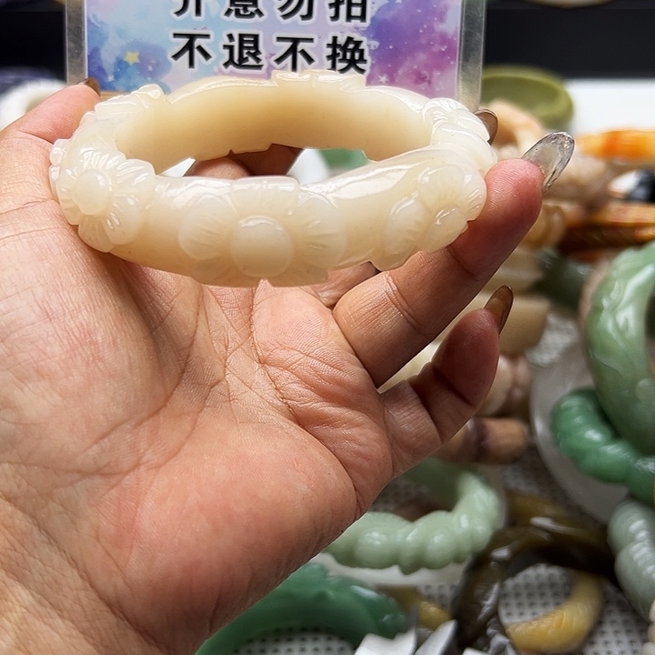 未镶嵌手镯石英岩玉