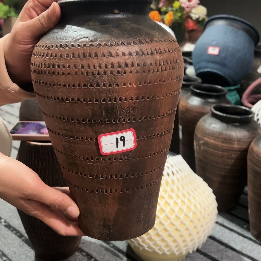 红陶瑕疵红色瓶19号窑裂