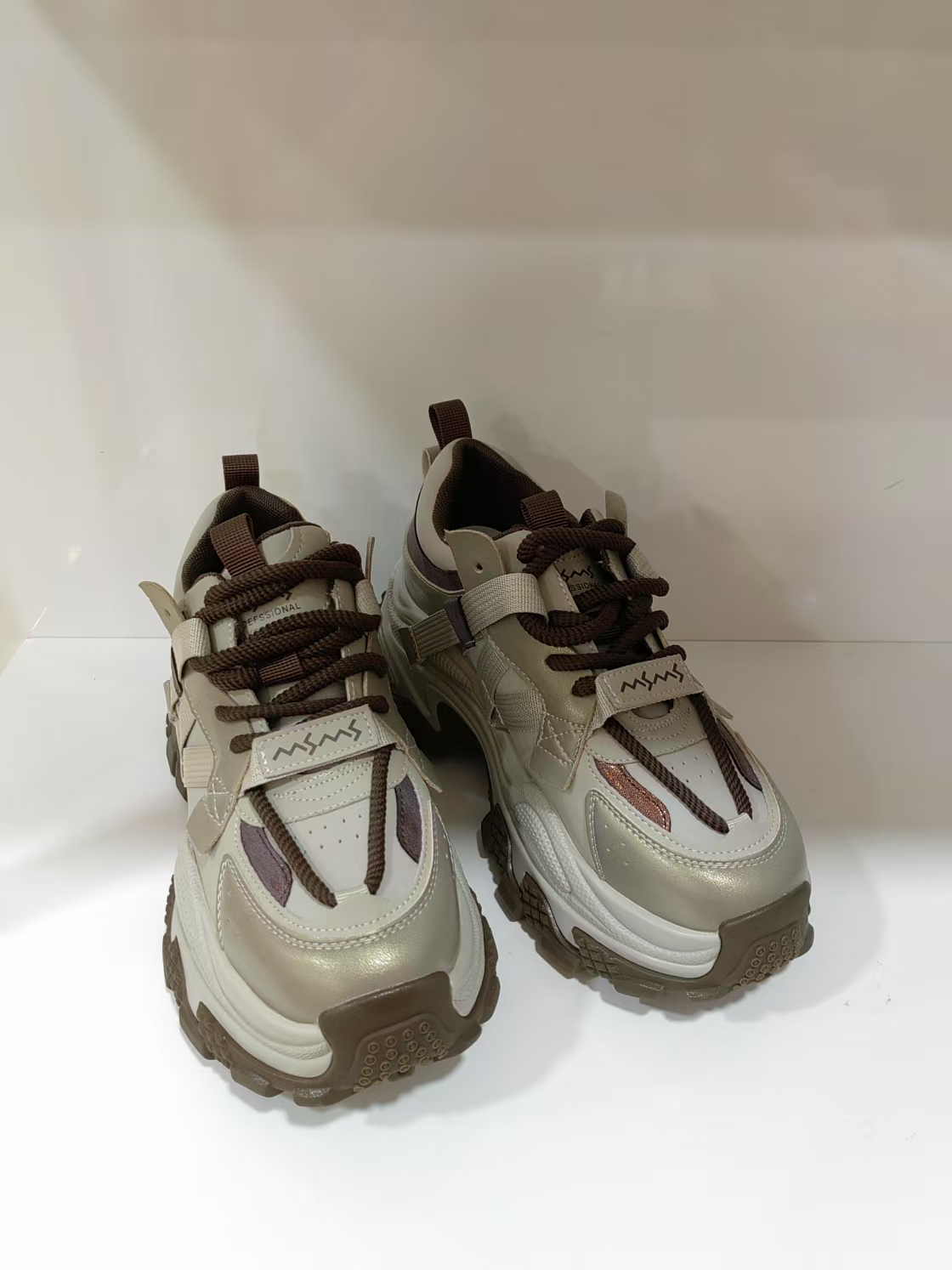 玛莎玛索（特价默认微瑕）休闲时尚潮流女鞋舒适81-1801