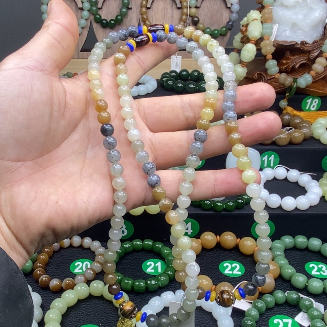 和田玉颈饰未镶嵌卡8