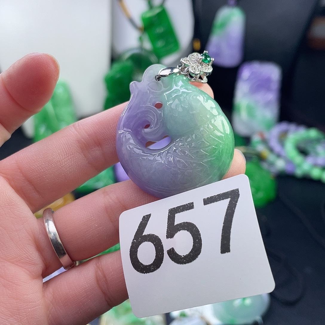 翡翠未镶嵌吊坠(赠链)