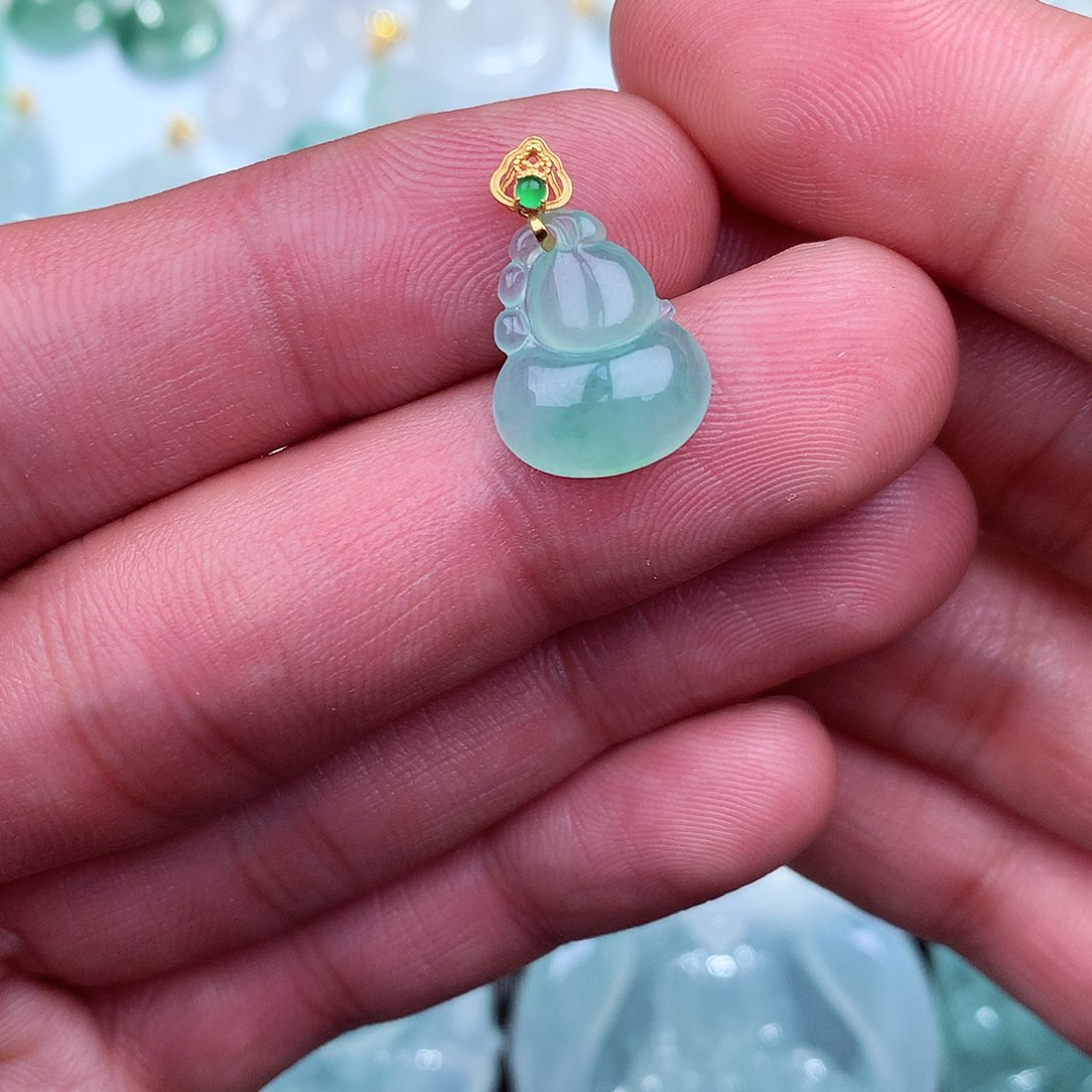 翡翠吊坠(不含链)18K金镶嵌