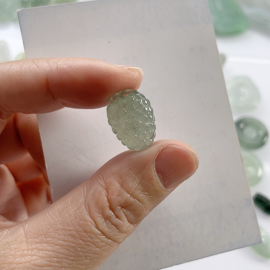 翡翠颈饰未镶嵌小葡萄