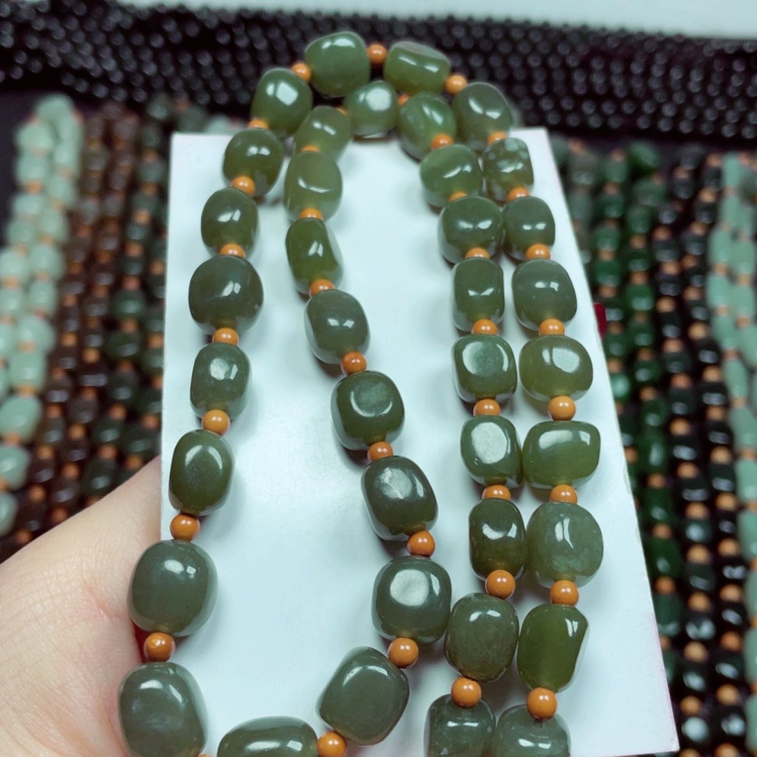 和田玉颈饰未镶嵌