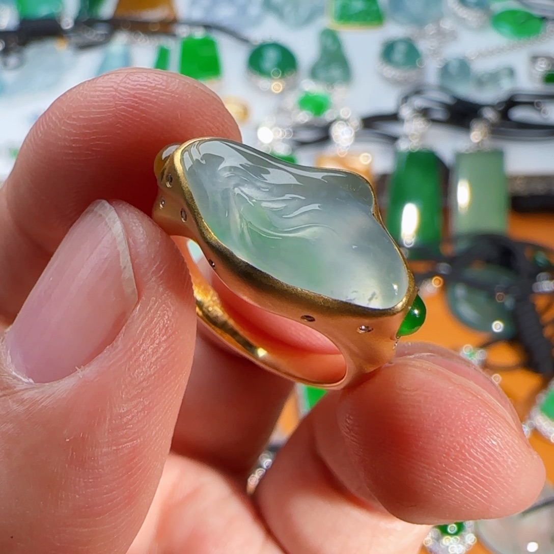 翡翠18K金镶嵌戒指如鱼得水戒指